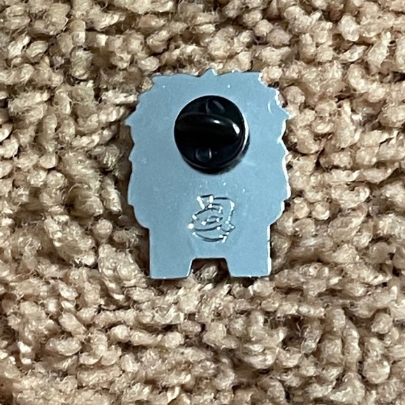 Amazon pin - Picture 2 of 2